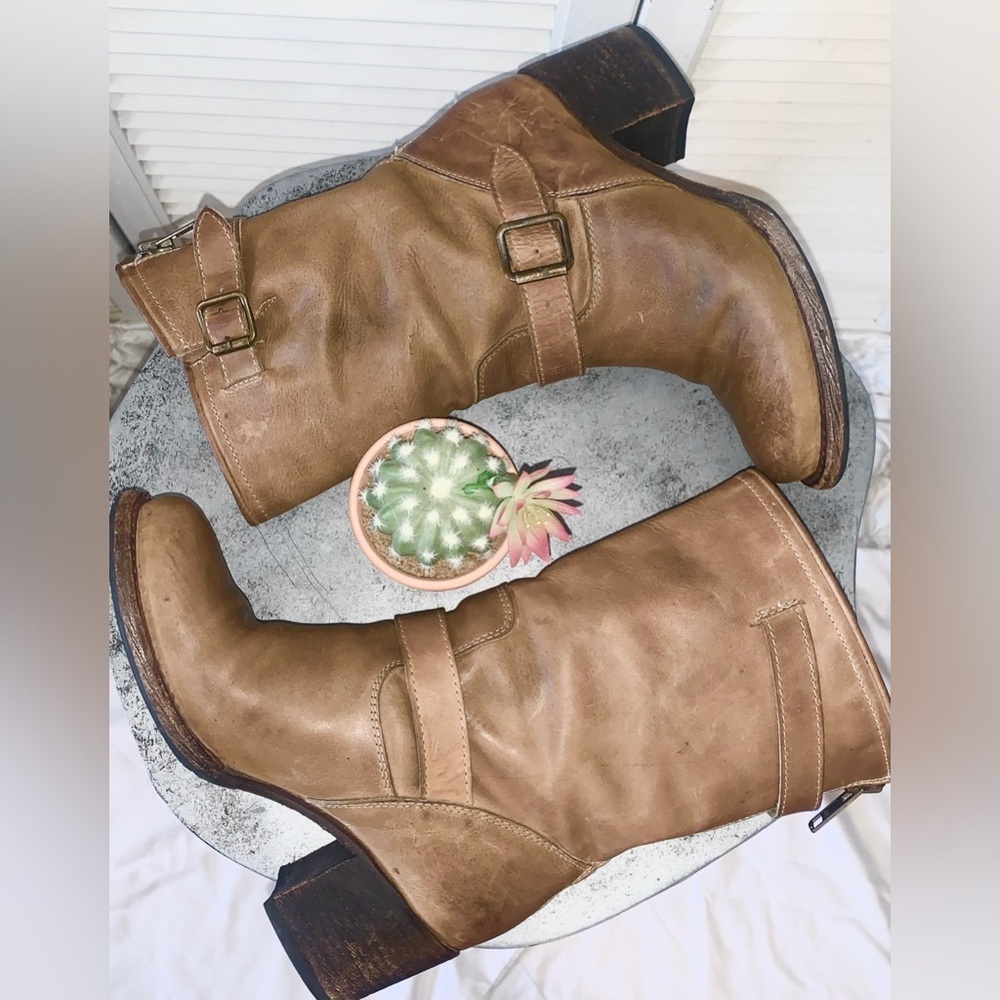 Freebird Leather "BLDR" Boulder Tan Moto Biker Distressed buckle Boots size 8